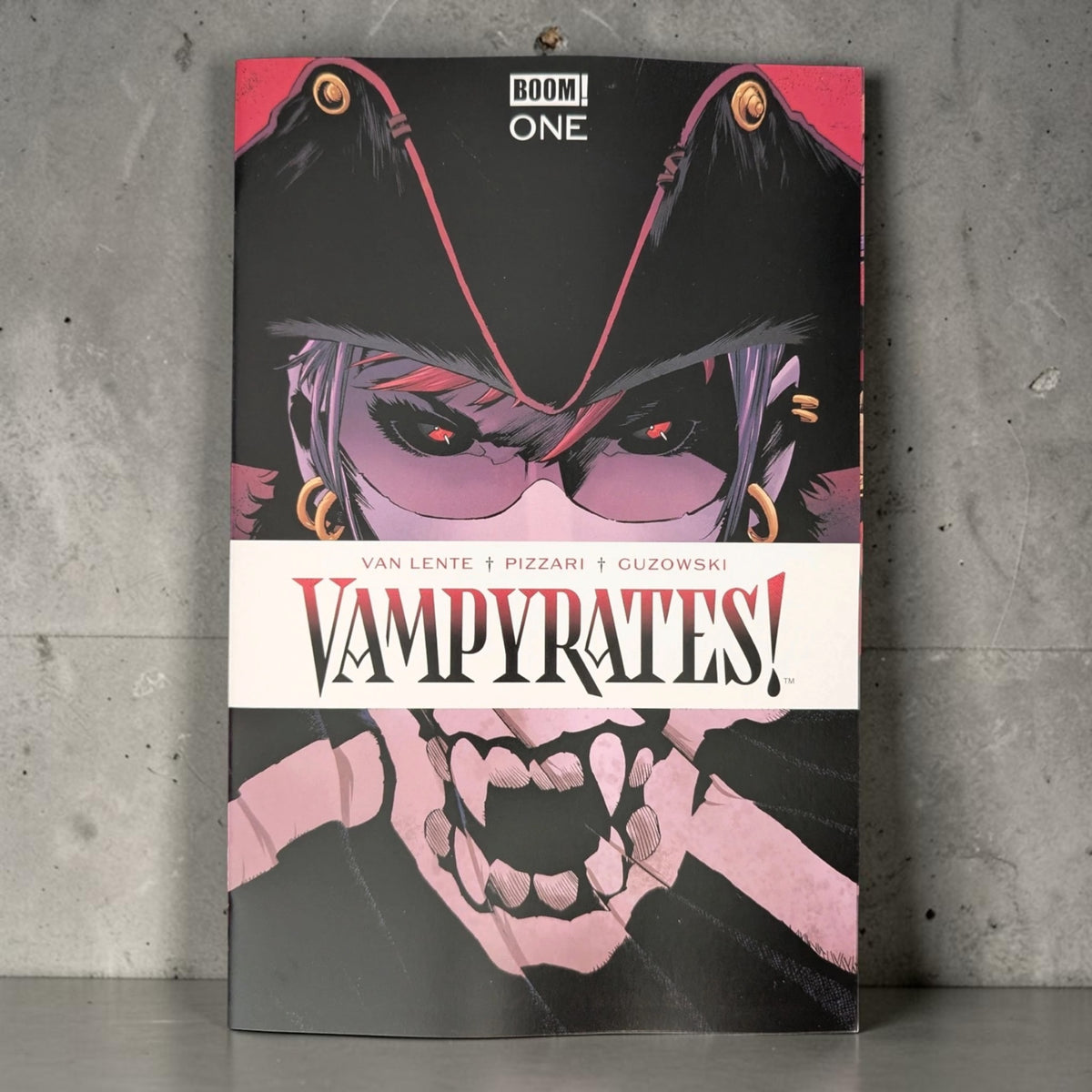 VAMPYRATES! #1 CVR C LUCA PIZZARI GLOW IN THE DARK VARIANT!